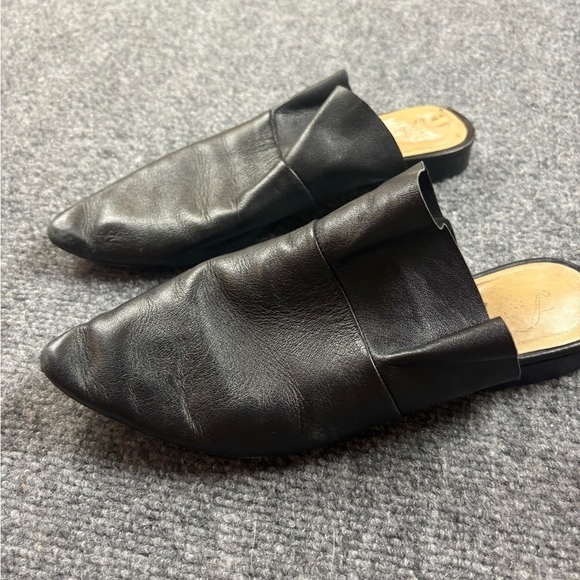 Free People Shoes - FREE PEOPLE Women’s Black Leather Sienna Slip-On Ruffle Mules Slides size: 7